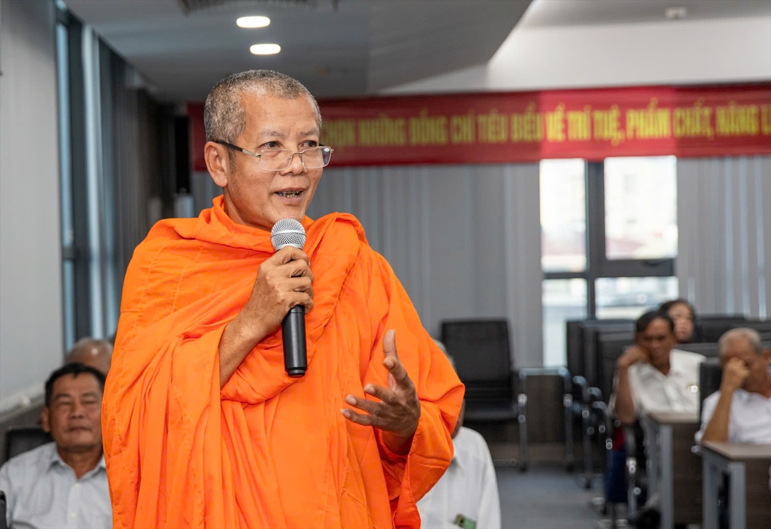 Tại buổi gặp mặt các đại biểu đã kiến nghị nhiều chính sách dành cho Người có uy tín và chính và các chính sách dành cho vùng đồng bào DTTS