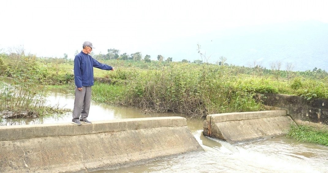 Đập buôn Cư Mil do Hợp tác xã Dịch vụ nông nghiệp Ea Trul quản lý điều tiết nước tưới tiêu cho hơn 100 ha cây trồng ở Hòa Sơn.