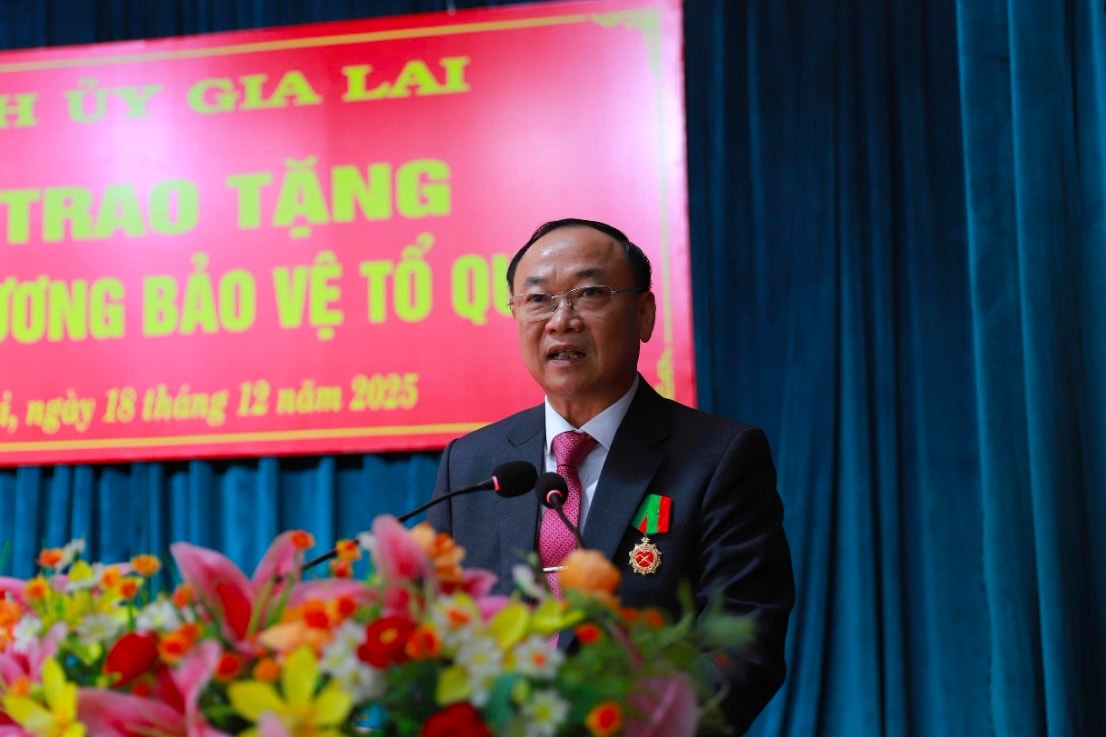 Bí thư Tỉnh uỷ Gia Lai Thái Đại Ngọc phát biểu tại buổi Lễ nhận Huân chương Bảo vệ Tổ quốc hạng Ba . (Ảnh: T.N)