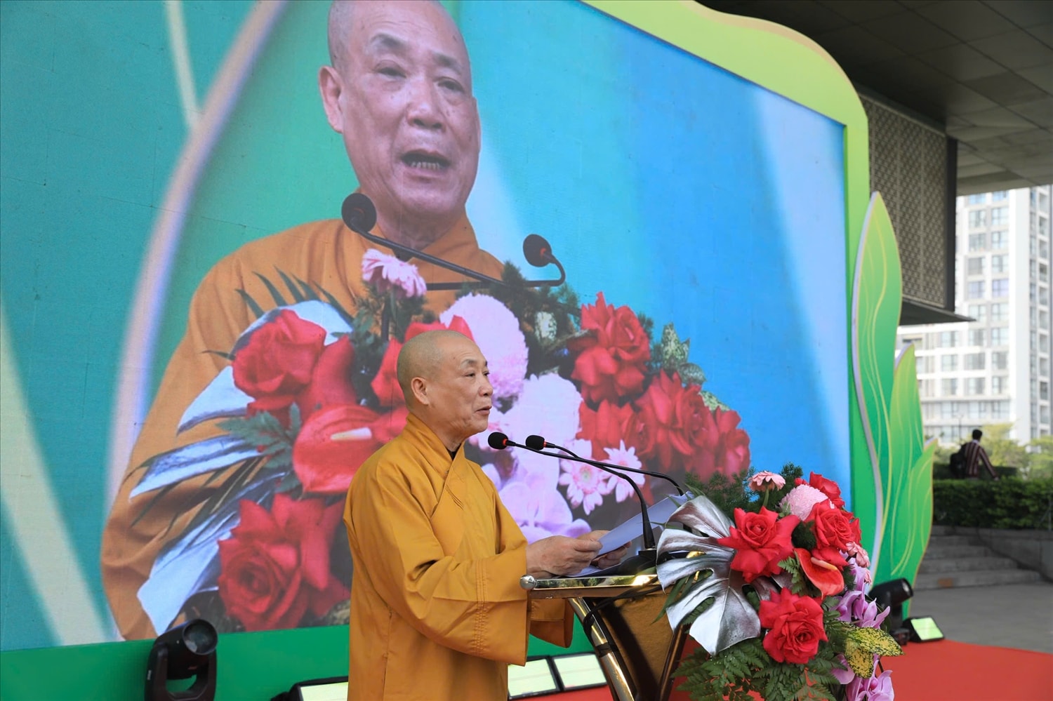 Hòa thượng Thích Bảo Nghiêm – Phó Chủ tịch Hội đồng Trị sự, Trưởng ban Hoằng pháp Trung ương Giáo hội Phật giáo Việt Nam, Trưởng ban Trị sự Giáo hội Phật giáo Việt Nam thành phố Hà Nội phát biểu tại khai mạc