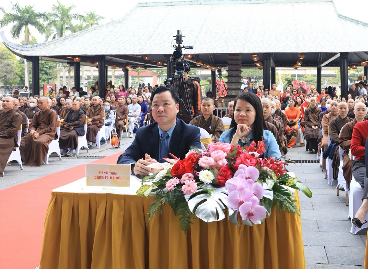 Ông Nguyễn Sỹ Trường, Giám đốc Sở Dân tộc và Tôn giáo Thành phố Hà Nội và các đại biểu dự Khai mạc không gian trưng bày nghệ thuật phật giáo, triển lãm ảnh