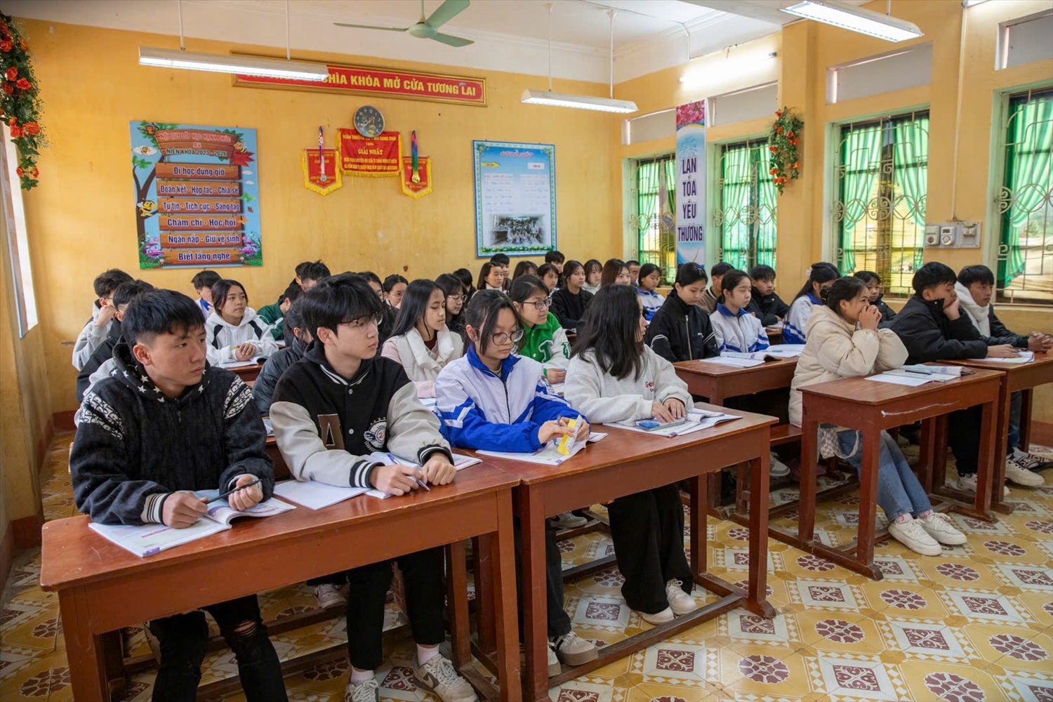 Nhà trường phối hợp với phụ huynh và chính quyền địa phương trao đổi thông tin, nắm bắt tình hình học sinh trước các kỳ nghỉ dài ngày nhằm kịp thời ngăn chặn những trường hợp có nguy cơ tảo hôn