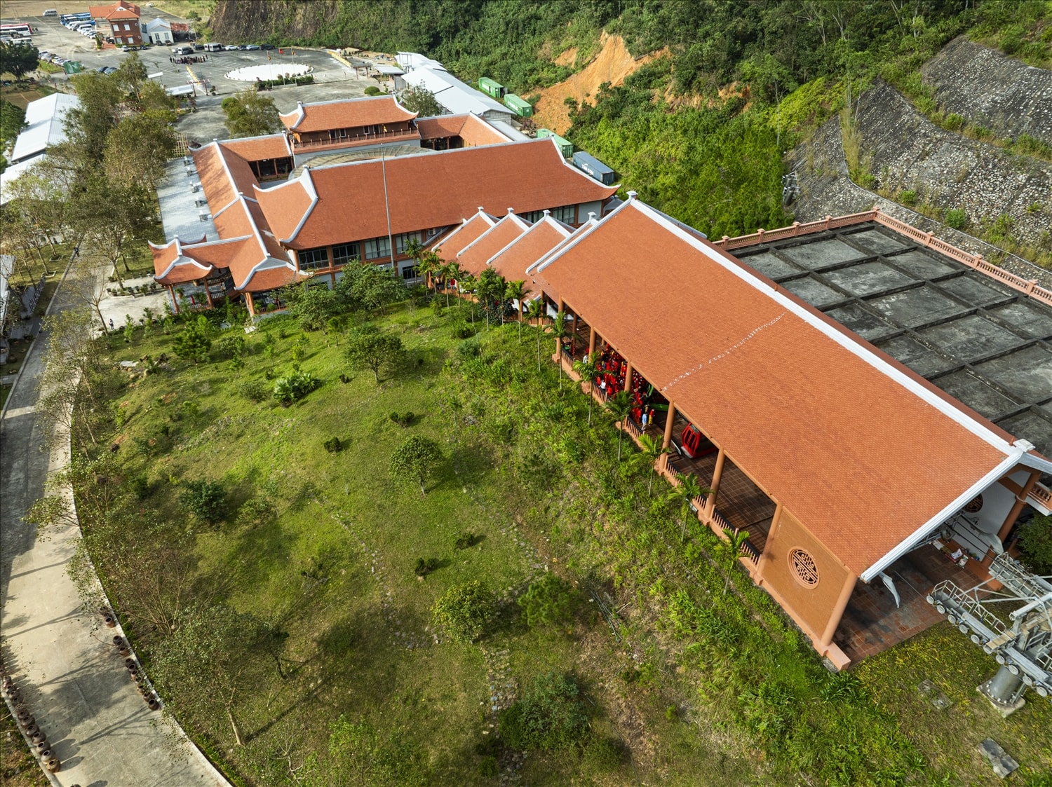 Khu vực chùa Ngọa Vân hiện đã được đầu tư xây dựng khang trang, quy mô, đáp ứng tốt nhu cầu nghỉ ngơi và sinh hoạt tôn giáo của phật tử.