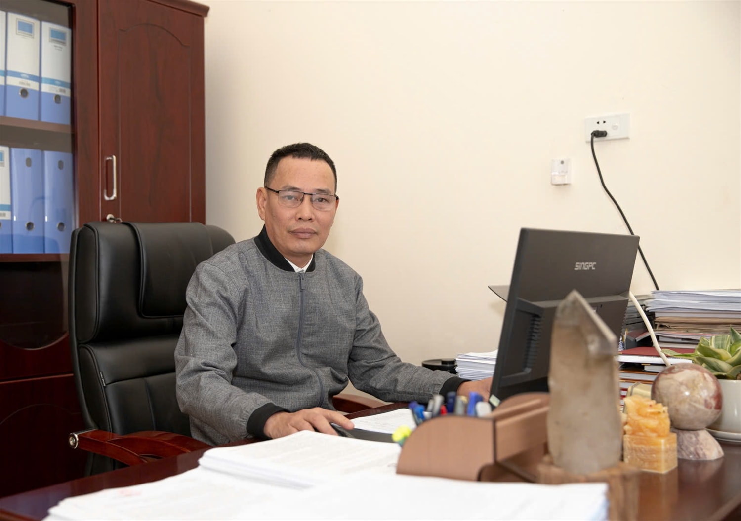 Ông Hoàng Trọng Nghĩa - Chủ tịch UBND xã Tú Lệ khẳng định người có uy tín chính là lực lượng nòng cốt góp phần giữ gìn đoàn kết, ổn định và phát triển ở cơ sở