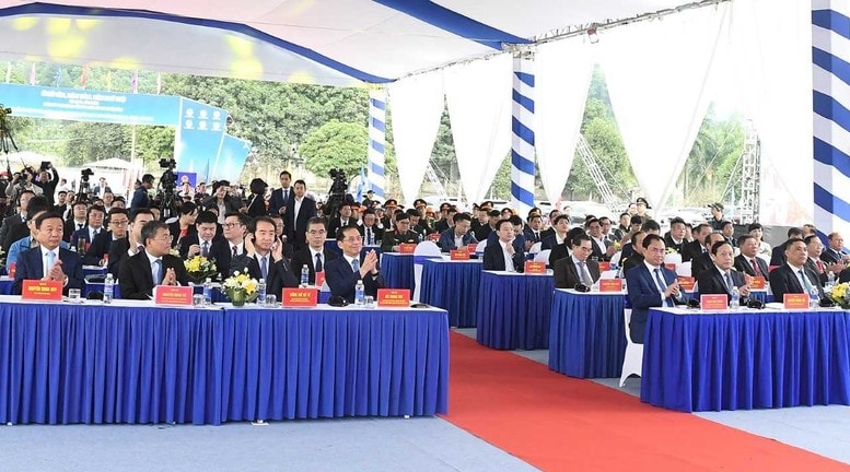 Phó Thủ tướng Bùi Thanh Sơn dự Lễ khởi công ga Dự án thành phần 1 thuộc Dự án đầu tư xây dựng tuyến đường sắt Lào Cai - Hà Nội - Hải Phòng tại tỉnh Lào Cai - Ảnh: VGP/Hải Minh