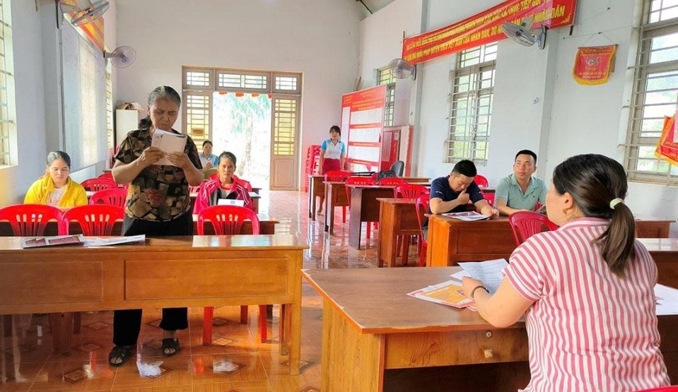 Tổ truyền thông cộng đồng buôn Cư Ana Săn tổ chức sinh hoạt định kỳ