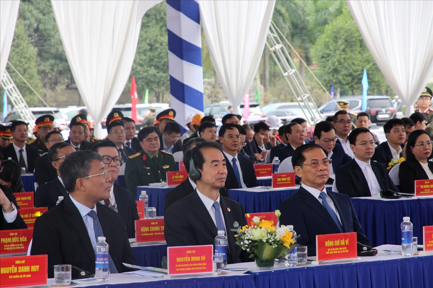 Phó Thủ tướng Chính phủBùi Thanh Sơn  dự buổi lễ khởi công (ảnh Trọng Bảo)