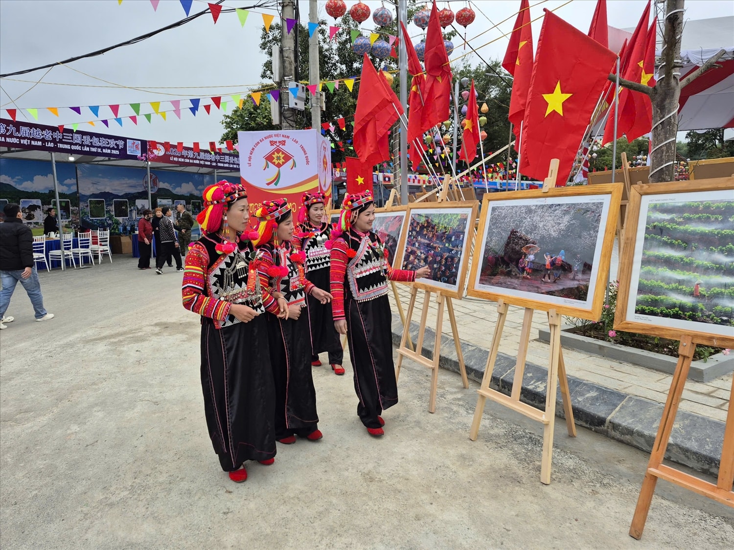 Triển lãm ảnh “Vẻ đẹp Việt Nam” giới thiệu hình ảnh đất nước, con người  Việt Nam và mảnh đất Điện Biên