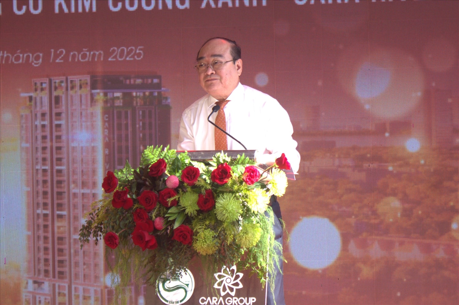 Ông Trần Văn Chính, Phó Chủ tịch Thường trực Ủy ban MTTQ Việt Nam TP. Cần Thơ, phát biểu tại Lễ khánh thành Khu căn hộ chung cư Kim cương xanh - Cara River Park