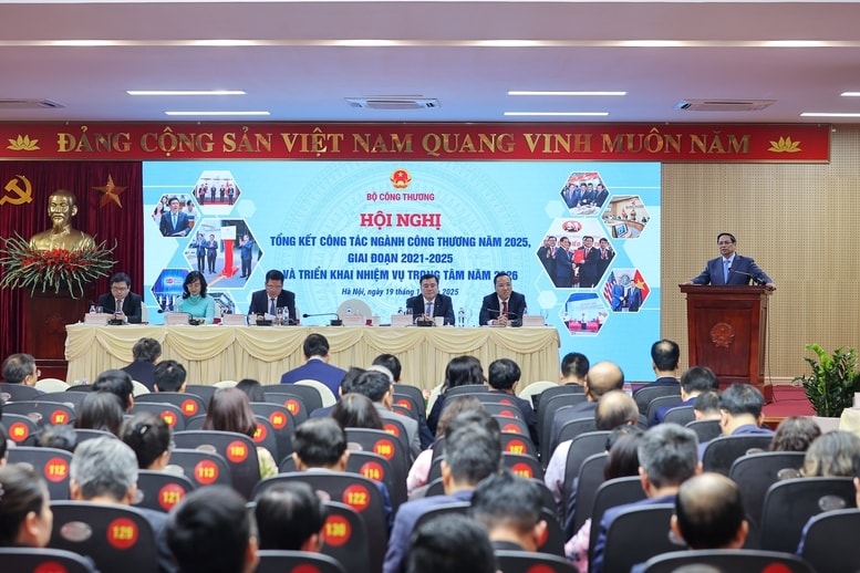 Thủ tướng đề nghị tiếp tục bám sát tình hình, nghiên cứu thêm một số nội dung về 3 xu hướng lớn - Ảnh: VGP/Nhật Bắc Thủ tướng đề nghị tiếp tục bám sát tình hình, nghiên cứu thêm một số nội dung về 3 xu hướng lớn - Ảnh: VGP/Nhật Bắc