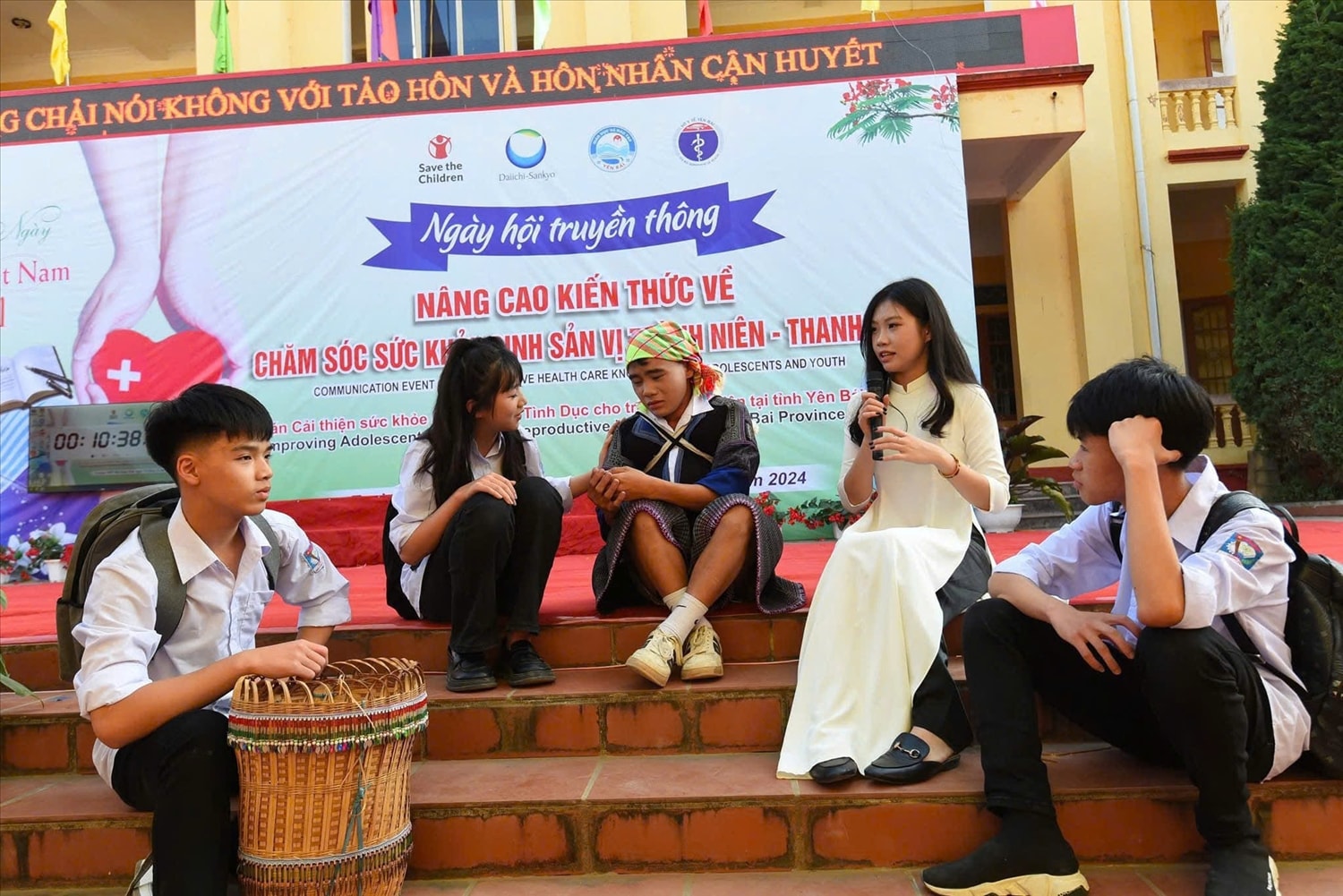 Một buổi tuyên truyền về tảo hôn và hôn nhân cận huyết thống tại Trường THPT Mù Cang Chải