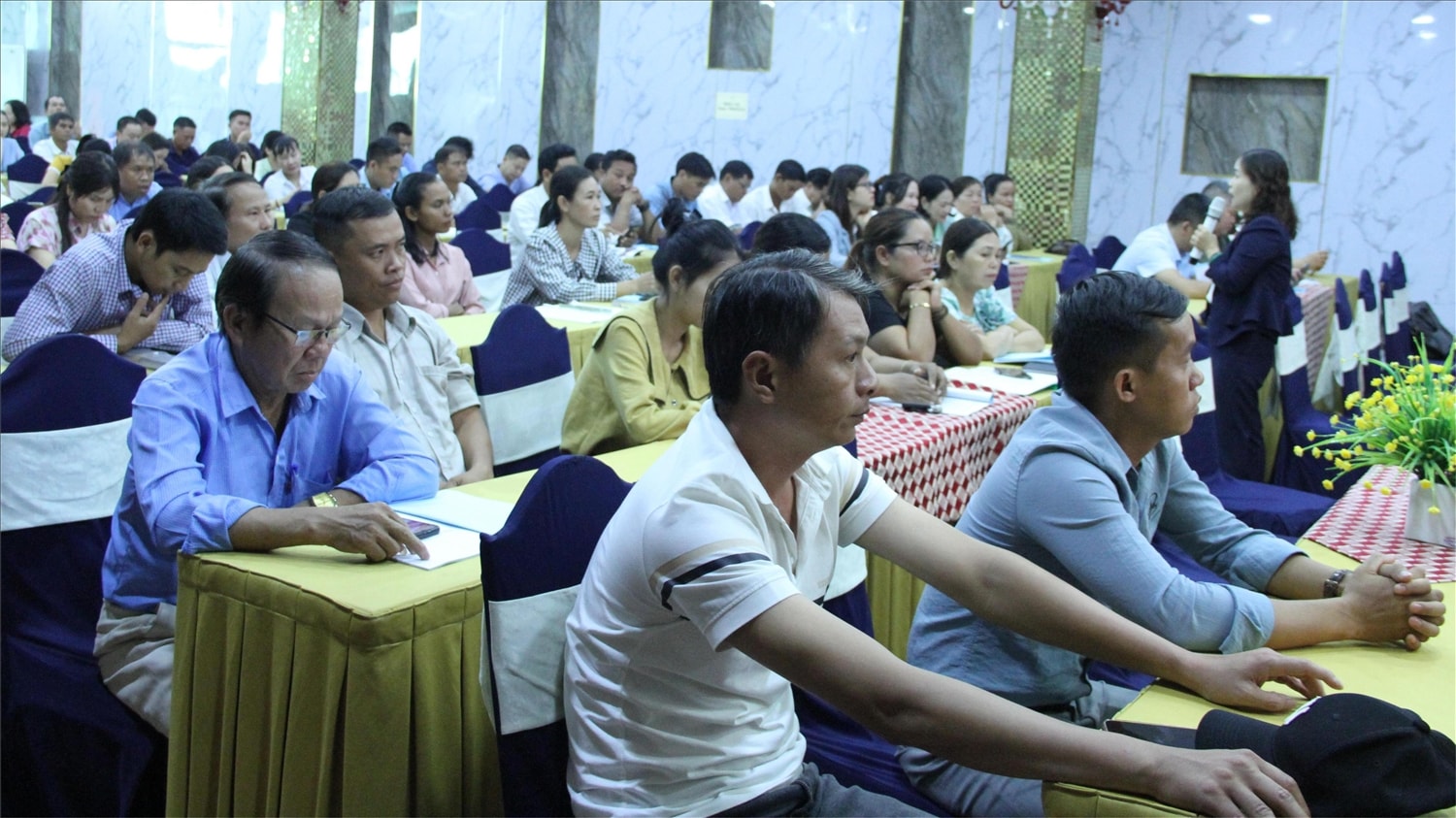 Nâng cao kiến thức pháp luật và kỹ năng truyền thông, vận động, tư vấn pháp luật liên quan về hôn nhân, dân số và gia đình cho cán bộ cơ sở