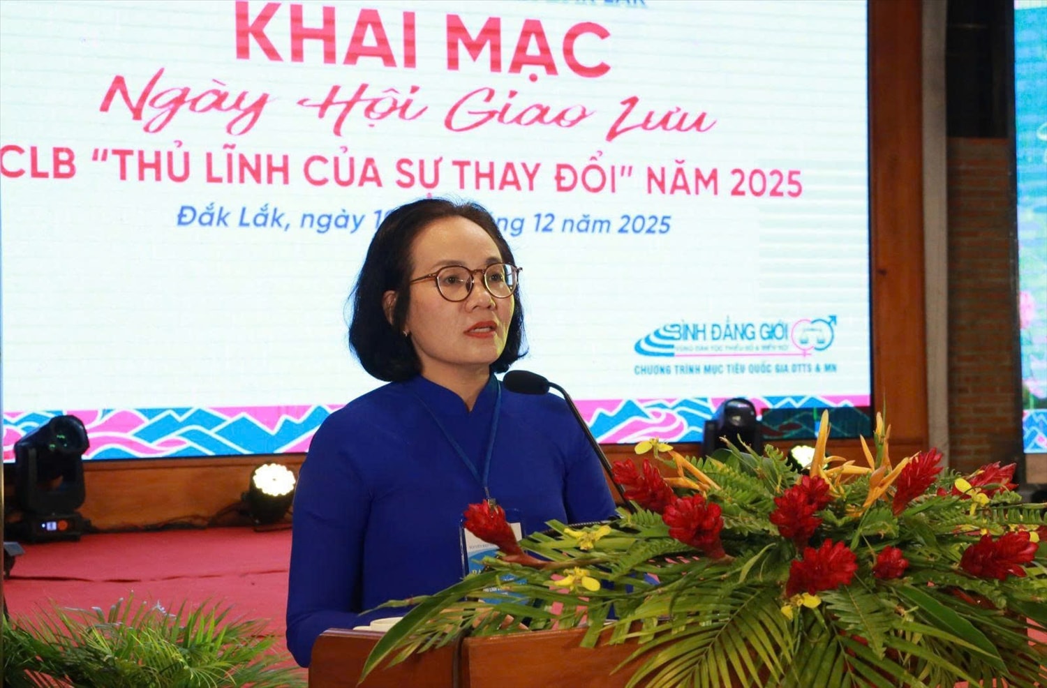 Phó Chủ tịch Ủy ban MTTQ Việt Nam tỉnh, Chủ tịch Hội LHPN tỉnh Đắk Lắk Nguyễn Thị Hồng Thái phát biểu khai mạc Ngày hội