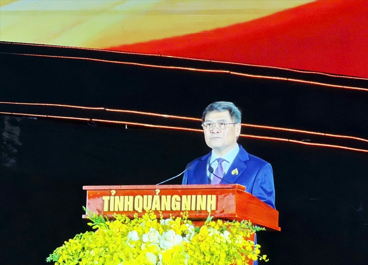 Chủ tịch UBND tỉnh Quảng Ninh Bùi Văn Khắng phát biểu tại buổi lễ Chủ tịch UBND tỉnh Quảng Ninh Bùi Văn Khắng phát biểu tại buổi lễ