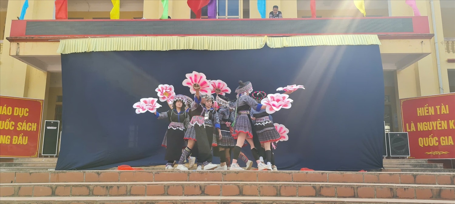 Đời sống văn hóa - xã hội ở Mù Cang Chải ổn định, phong tục truyền thống tốt đẹp tiếp tục được giữ gìn và phát huy
