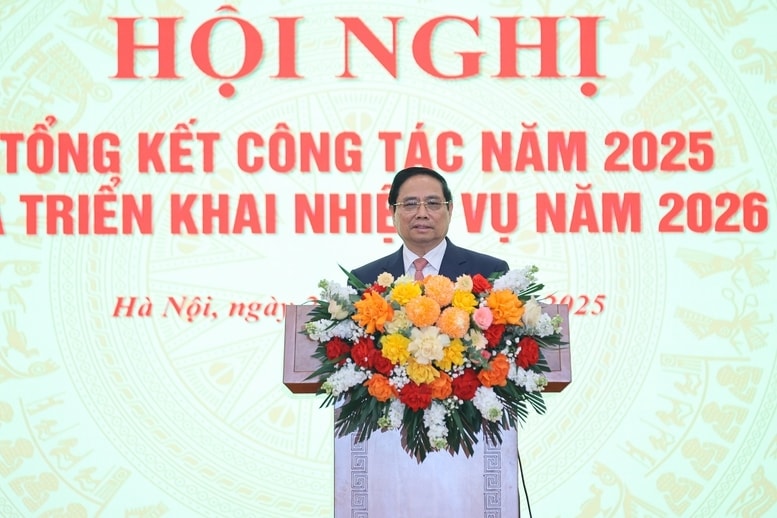 Thủ tướng đánh giá cao và biểu dương những nỗ lực, kết quả rất đáng ghi nhận của Bộ, ngành Xây dựng trong thời gian qua, hoàn thành và hoàn thành tốt các mục tiêu đã đề ra - Ảnh: VGP/Nhật Bắc