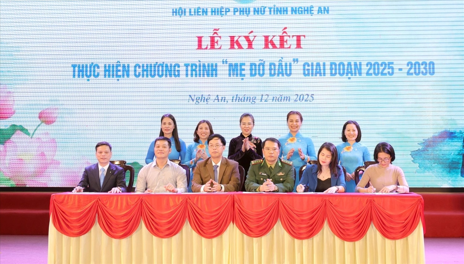 Lễ Ký cam kết đăng ký tham gia chương trình Mẹ đỡ đầu giai đoạn 2025 - 2030