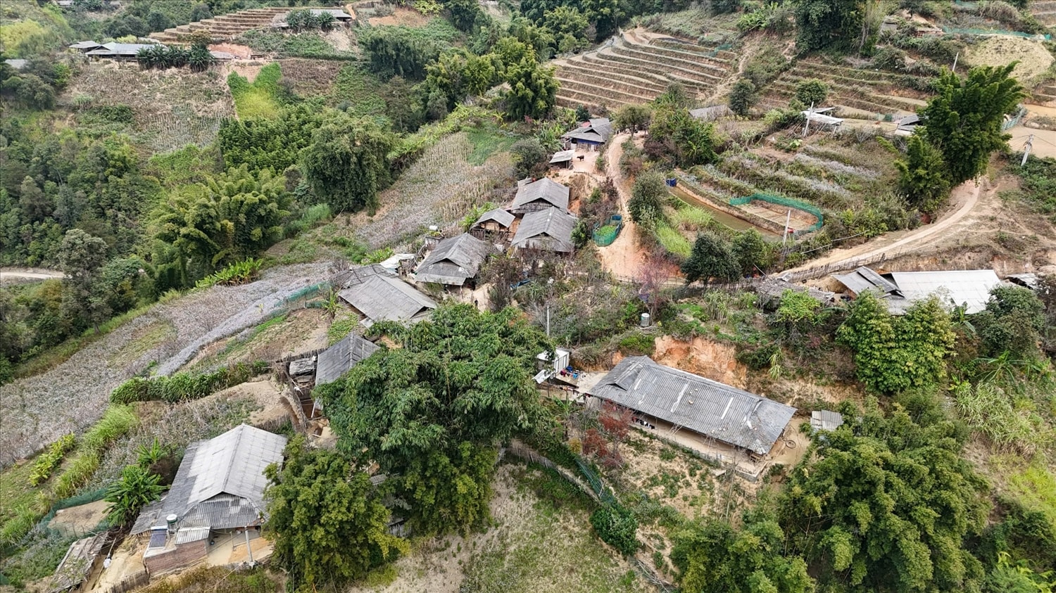 Nhờ sự tận tụy của đội ngũ bí thư chi bộ, trưởng thôn, tình hình KT-XH ở các thôn khó khăn của Mù Cang Chải ngày càng khởi sắc (Ảnh: Một góc thôn Sáng Nhù, xã Mù Cang Chải) Nhờ sự tận tụy của đội ngũ bí thư chi bộ, trưởng thôn, tình hình KT-XH ở các thôn khó khăn của Mù Cang Chải ngày càng khởi sắc (Ảnh: Một góc thôn Sáng Nhù, xã Mù Cang Chải)