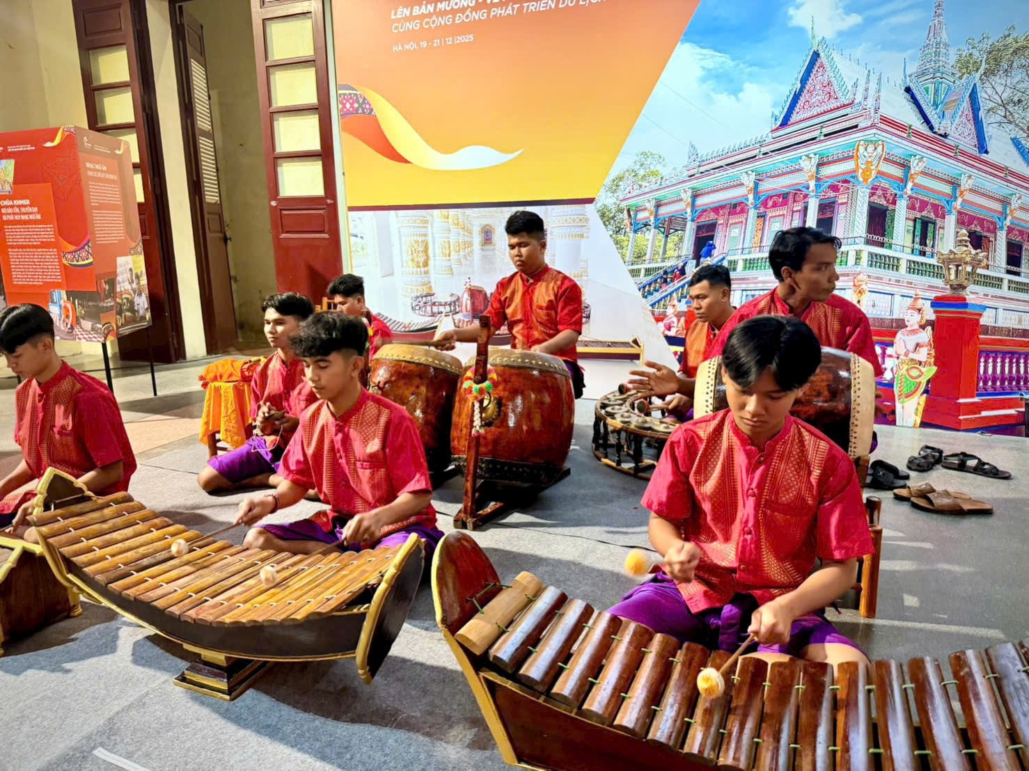 Nhạc Ngũ âm gắn liền với đời sống và văn hóa của người Khmer Nhạc Ngũ âm gắn liền với đời sống và văn hóa của người Khmer