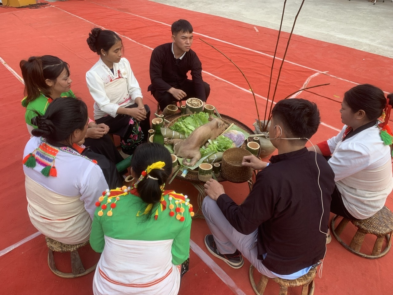 Trích đoạn lễ về nhà mới của bản Nậm Tần. Trích đoạn lễ về nhà mới của bản Nậm Tần.