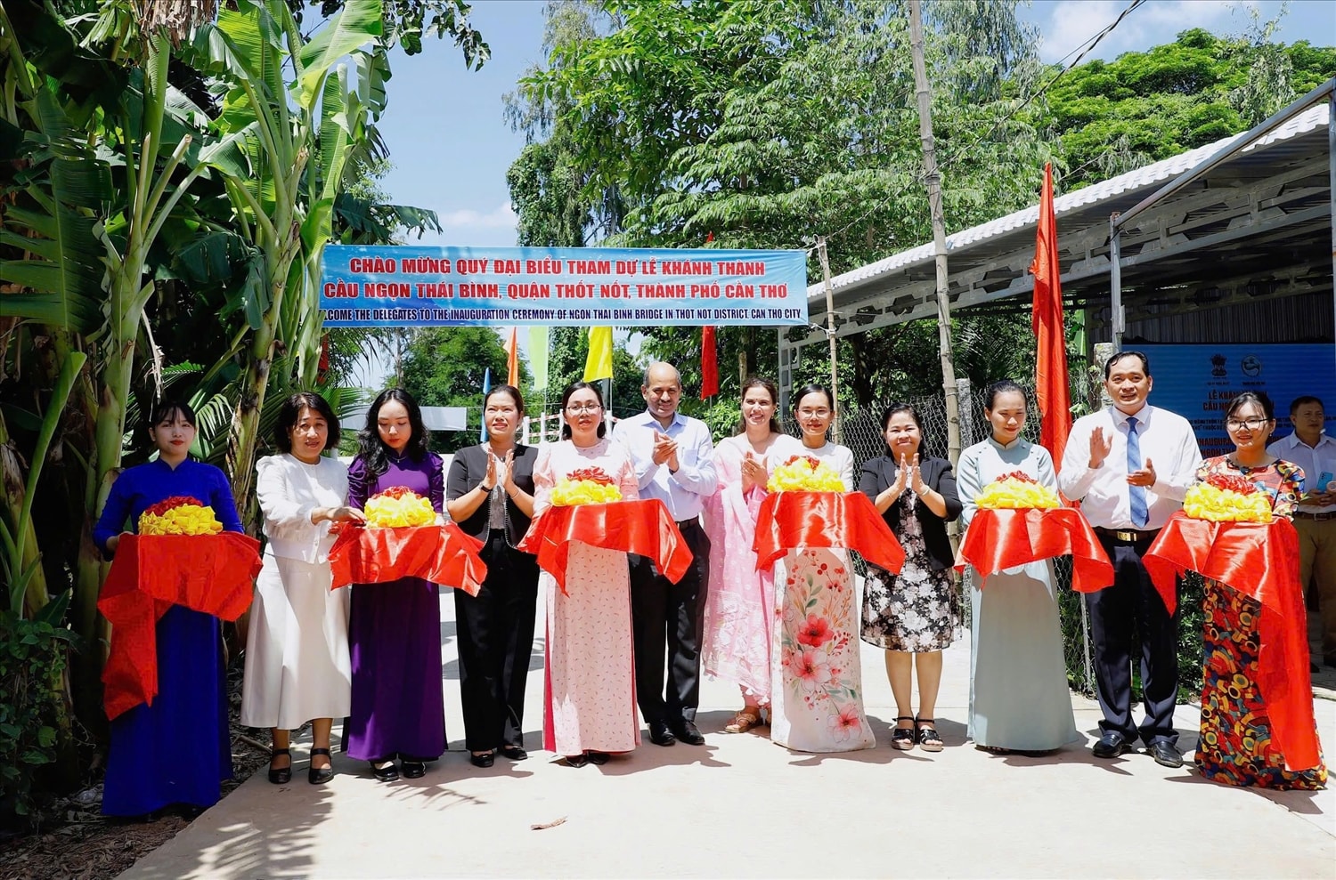 Những cây cầu nông thôn do Ấn Độ tài trợ đã giúp hoàn thiện hạ tầng giao thông nông thôn, vùng có đông đồng bào DTTS sinh sống Những cây cầu nông thôn do Ấn Độ tài trợ đã giúp hoàn thiện hạ tầng giao thông nông thôn, vùng có đông đồng bào DTTS sinh sống