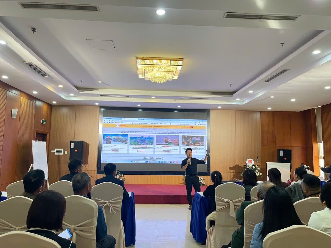 Tập huấn nâng cao kỹ năng quảng bá sản phẩm nông nghiệp, sản phẩm OCOP trên nền tảng số tại tỉnh Nghệ An