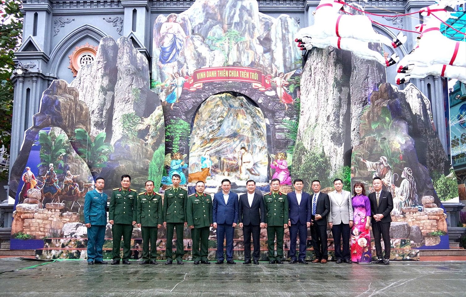 Thắm tình quân dân mùa Giáng sinh ở Quảng Ninh Thắm tình quân dân mùa Giáng sinh ở Quảng Ninh