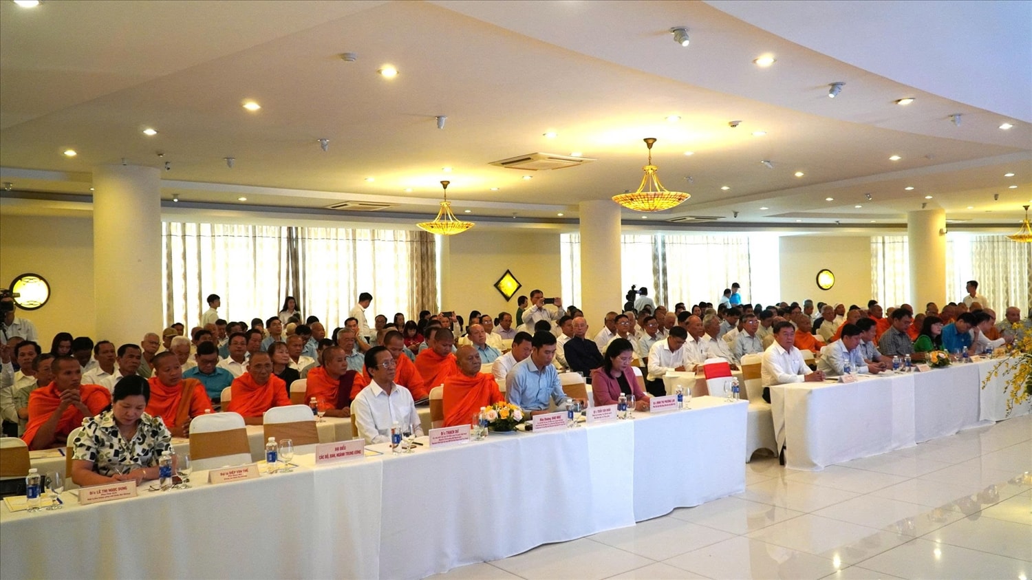 Các đại biểu tham dự hội nghị tiếp xúc với đồng bào các DTTS và miền núi vùng ĐBSCL năm 2025