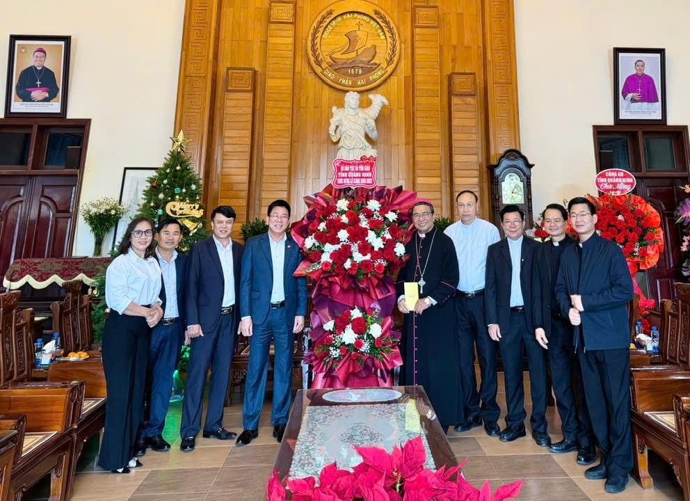 Lãnh đạo Sở Dân tộc và Tôn giáo tỉnh Quảng Ninh  thăm, chúc mừng Giáng sinh 2025