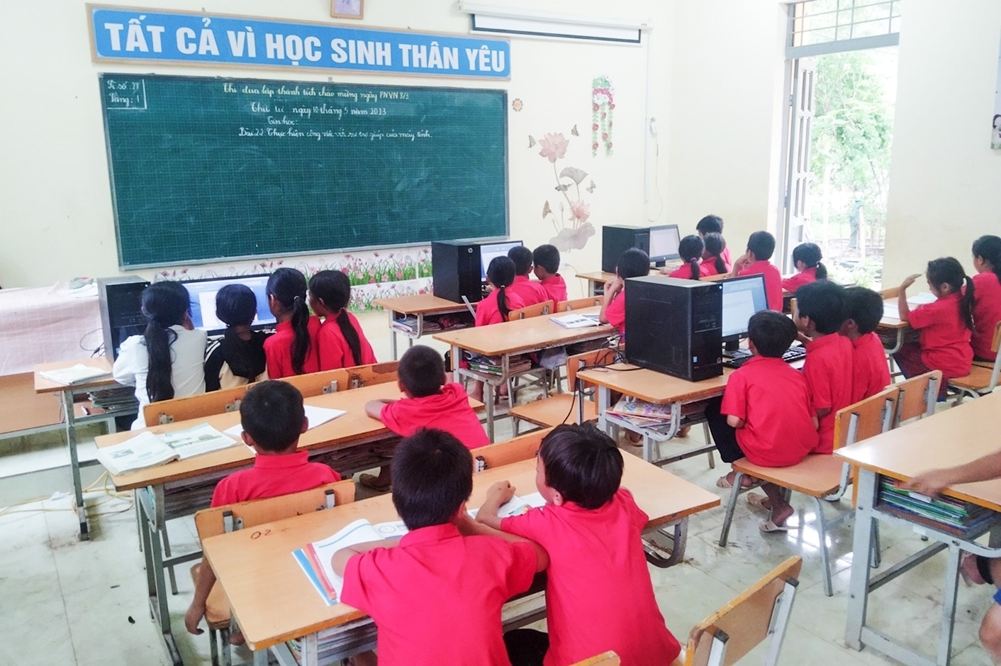 Nhờ sự quan tâm đầu tư từ nhiều nguồn lực, hệ thống trường phổ thông dân tộc nội trú và bán trú đã được củng cố, phát triển, tạo điều kiện thuận lợi cho học sinh DTTS học tập