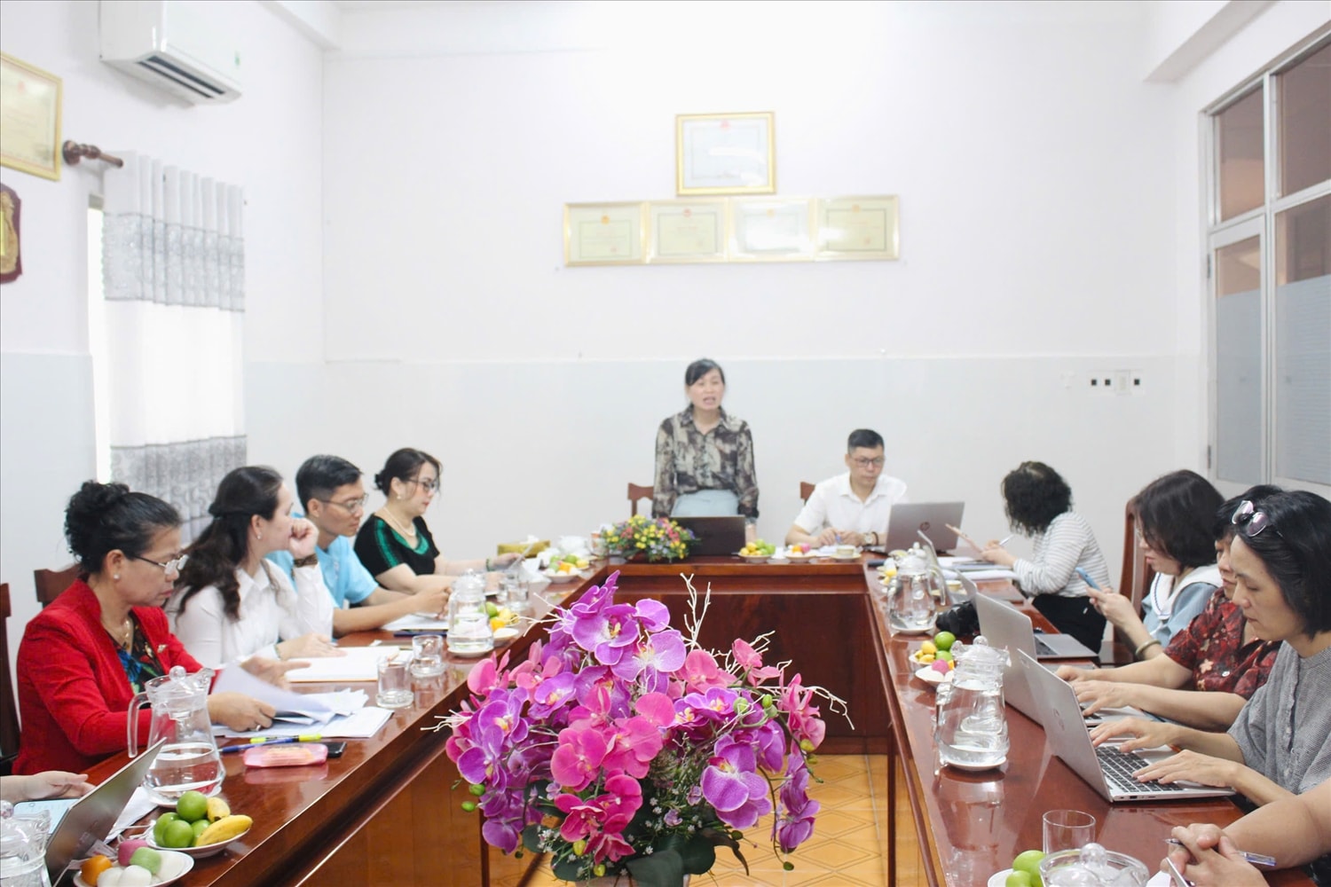 Đại diện lãnh đạo Chi cục Dân số - Xã hội, các Sở, ban ngành trên địa bàn thành phố Cần Thơ làm việc với Đại diện Cục Dân số và cơ quan Báo chí Trung ương ngày 25/12/2025.