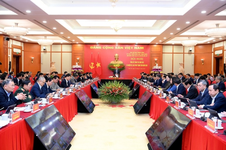 Tổng Bí thư Tô Lâm chủ trì Hội nghị tổng kết công tác năm 2025 của Ban Chỉ đạo Trung ương về phát triển khoa học, công nghệ, đổi mới sáng tạo và chuyển đổi số. (Ảnh ĐĂNG KHOA) Tổng Bí thư Tô Lâm chủ trì Hội nghị tổng kết công tác năm 2025 của Ban Chỉ đạo Trung ương về phát triển khoa học, công nghệ, đổi mới sáng tạo và chuyển đổi số. (Ảnh ĐĂNG KHOA)
