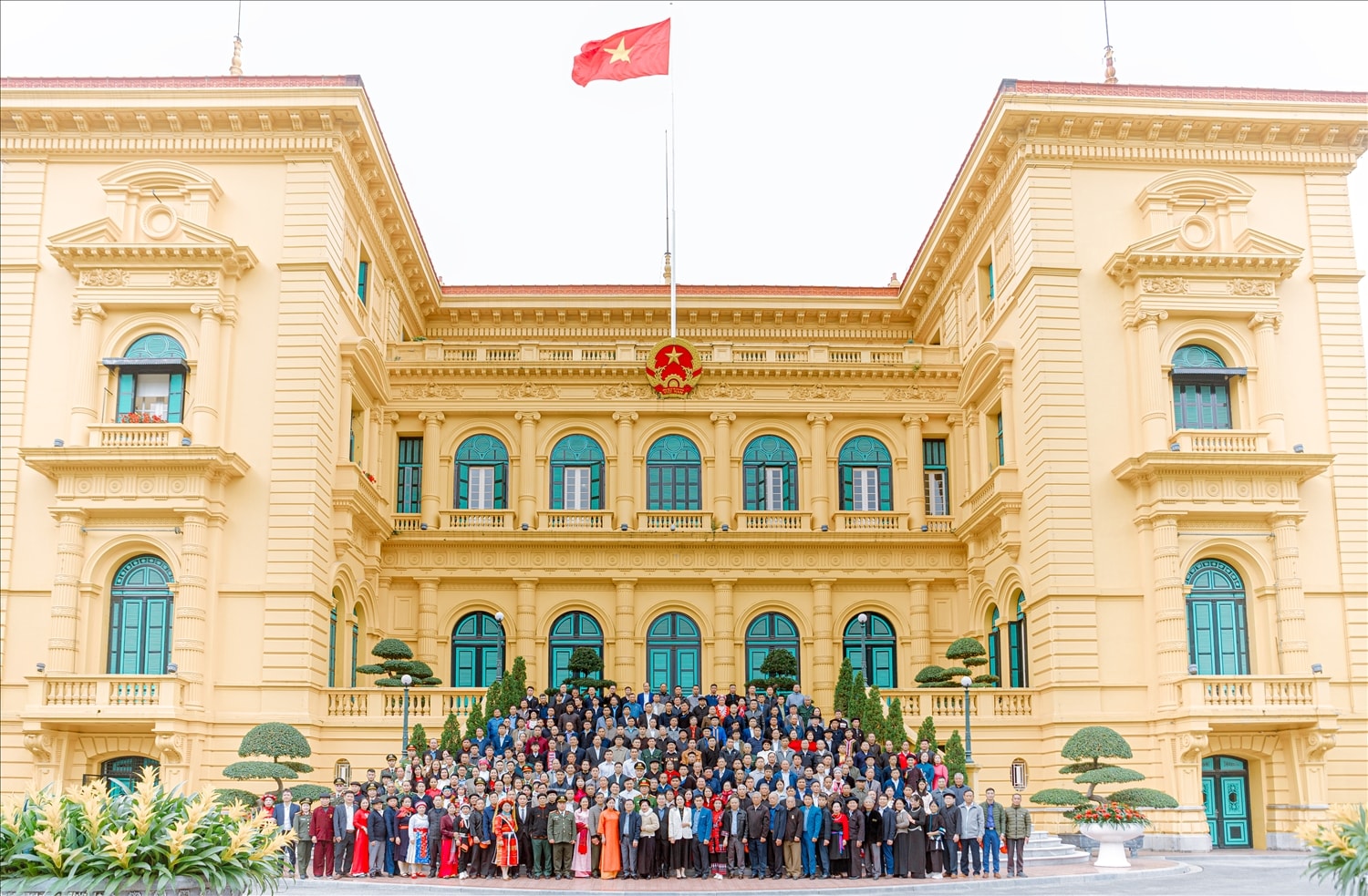 Trong dịp này, Đoàn đại biểu đã tham quan Khu di tích Chủ tịch Hồ Chí Minh tại Phủ Chủ tịch và tham quan Bảo tàng Hồ Chí Minh