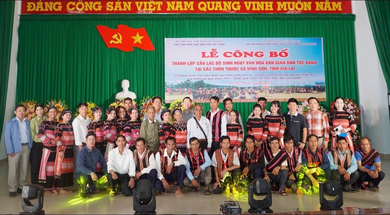 Ra mắt Câu lạc bộ văn hoá dân gian dân tộc Ba Na xã Vĩnh Sơn. (Ảnh: N.N)