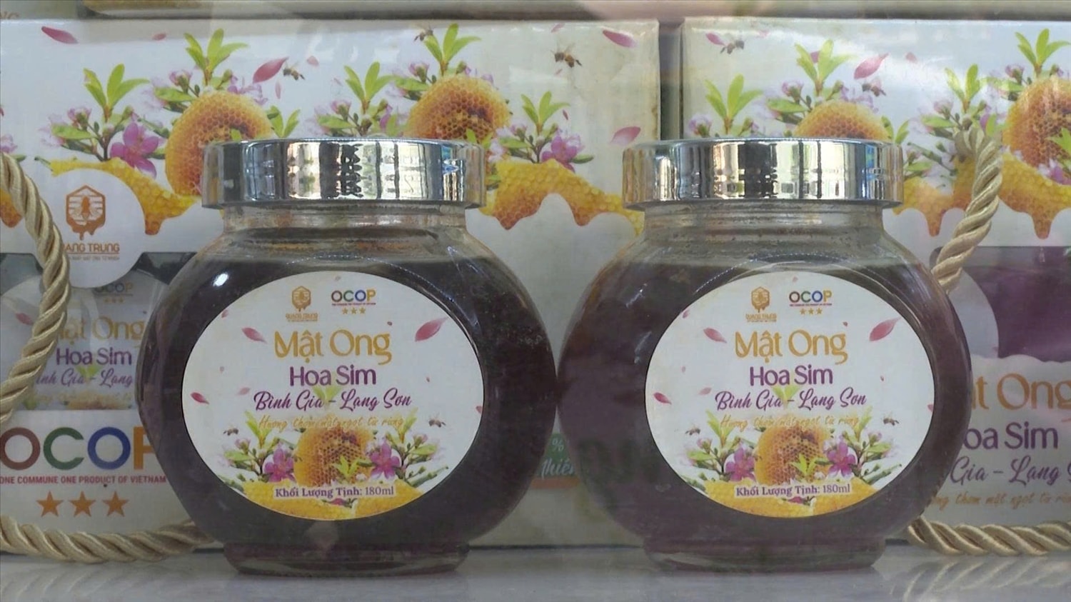 Hiện nay sản phẩm mật ong hoa sim được công nhận là sản phẩm OCOP 4 sao đã mở ra cơ hội cho các hộ nuôi ong trên địa xã như ông Hiệu và các thành viên trong tổ hợp tác tạo sinh kế ổn định cho người dân 