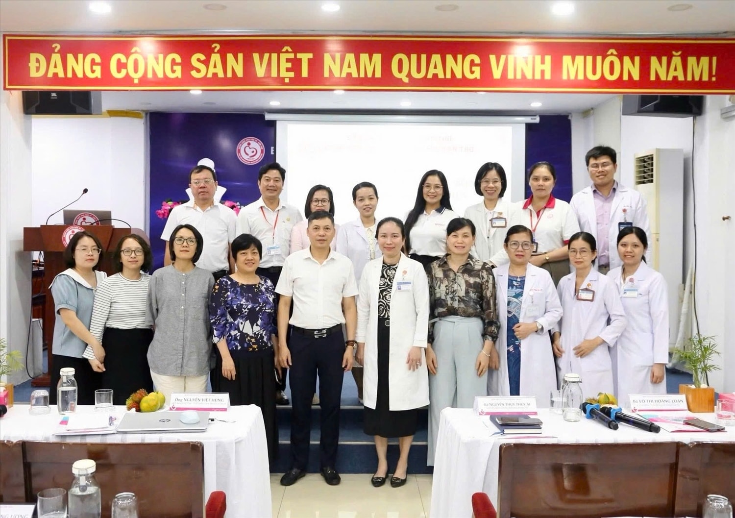 Bệnh viện Phụ sản TP. Cần Thơ đã có buổi làm việc với Đoàn công tác của Cục Dân số - Bộ Y tế cùng các cơ quan báo chí Trung ương đến tìm hiểu thực tế việc triển khai các mô hình, sáng kiến trong giải quyết vấn đề dân số tại địa phương