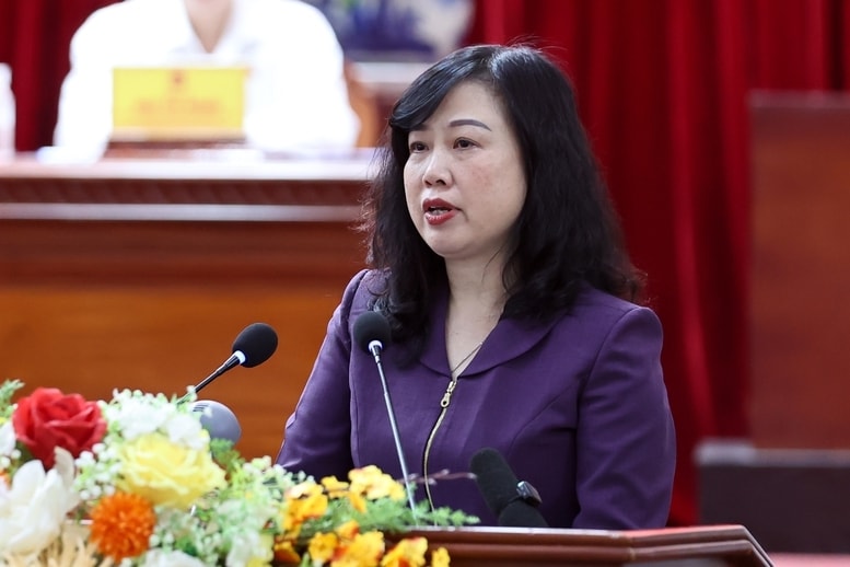 Bộ trưởng Bộ Y tế Đào Hồng Lan trả lời những vấn đề, câu hỏi, đề xuất của cử tri - Ảnh: VGP/Nhật Bắc