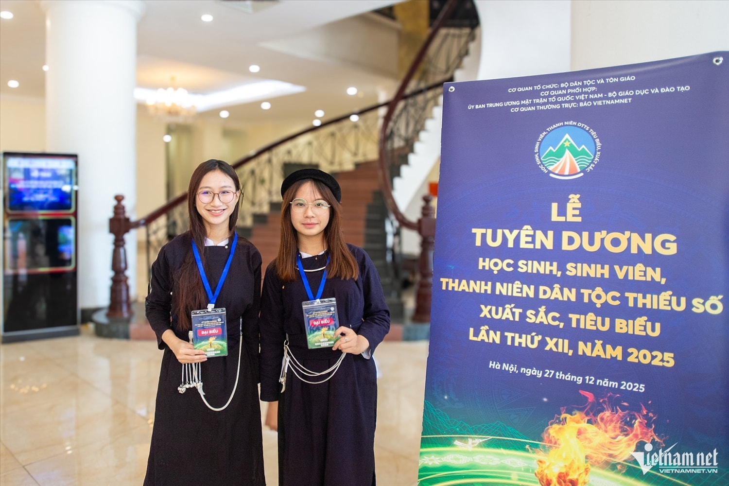Các em học sinh, sinh viên DTTS xuất sắc, tiêu biểu dự Lễ tuyên dương năm 2025