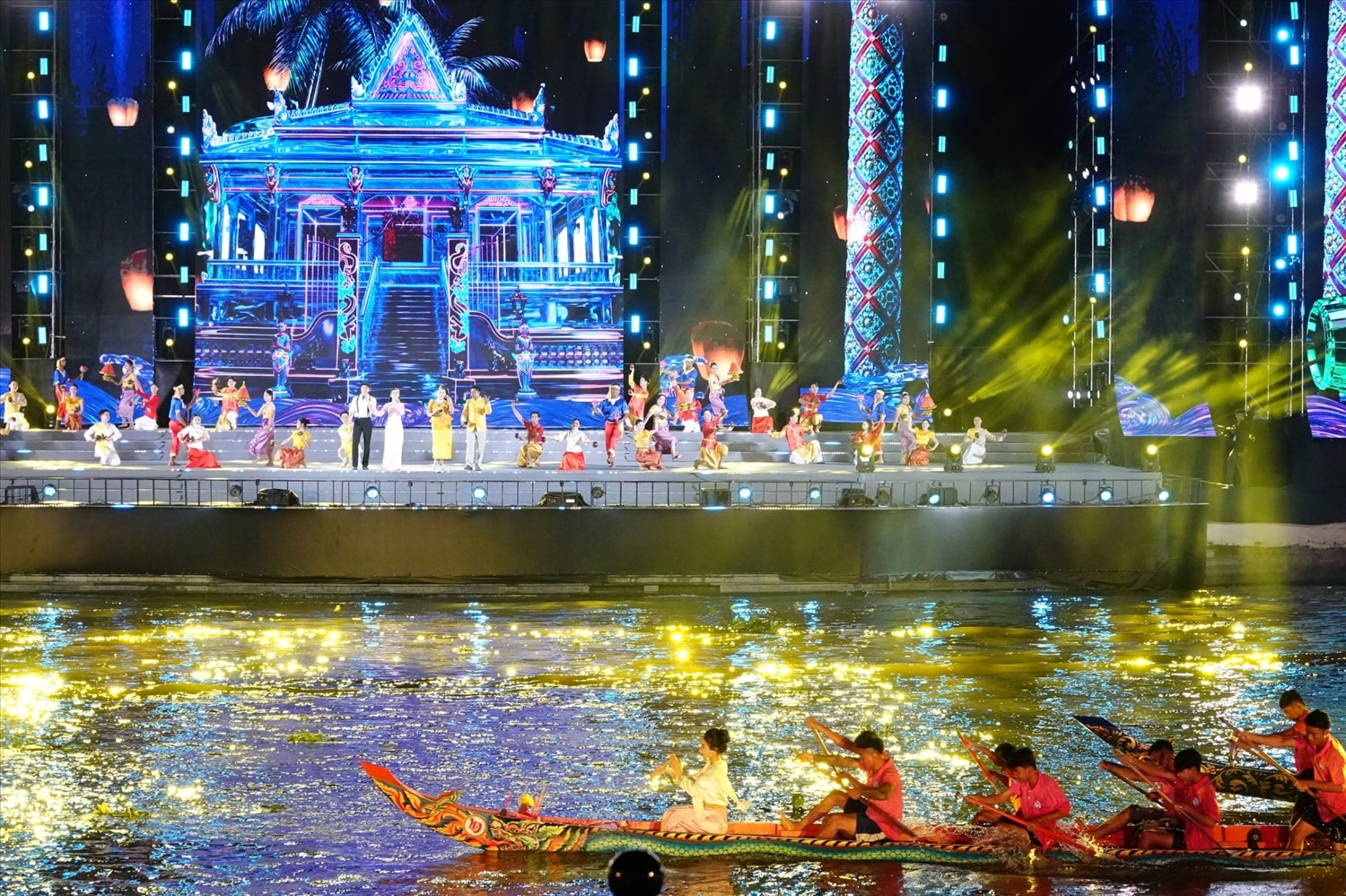 Tại lễ khai mạc, truyền thống văn hóa của đồng bào Khmer được giới thiệu sinh động, góp phần tăng cường công tác đối ngoại nhân dân vùng đồng bào DTTS Tại Lễ khai mạc, truyền thống văn hóa của đồng bào Khmer được giới thiệu sinh động, góp phần tăng cường công tác đối ngoại Nhân dân vùng đồng bào DTTS