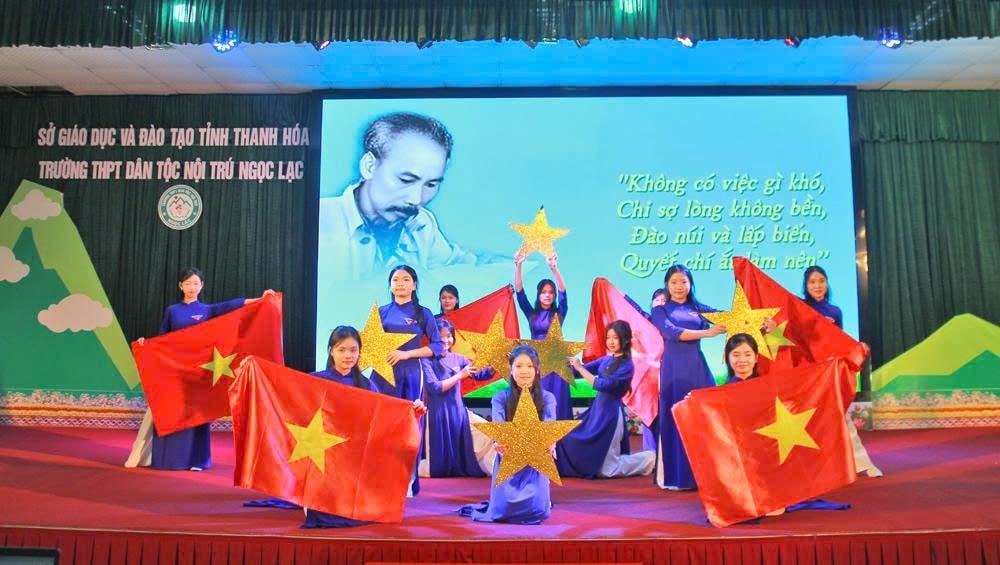 Tiết mục văn nghệ chào mừng hội thi do các em học sinh Trường THPT Dân tộc nội trú Ngọc Lặc biểu diễn. Tiết mục văn nghệ chào mừng hội thi do các em học sinh Trường THPT Dân tộc nội trú Ngọc Lặc biểu diễn.