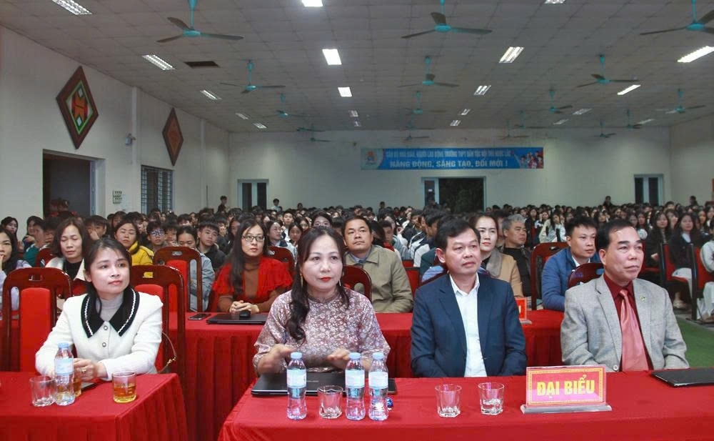 Các đại biểu tham dự hội thi. Các đại biểu tham dự hội thi.