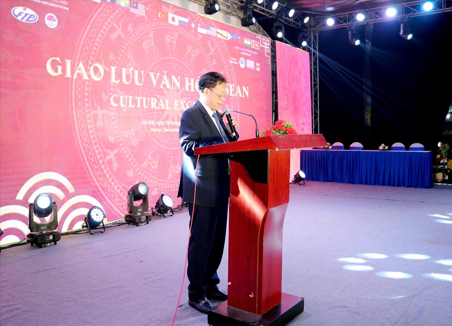 Ts. Thang Văn Phúc - nguyên Thứ trưởng Bộ Nội vụ, Chủ tịch Hội kỷ lục gia Việt Nam, phasty biểu tại buổi lễ