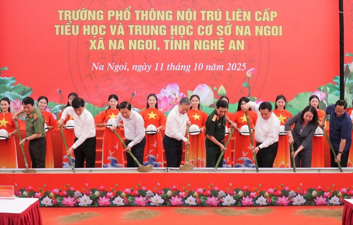 Tổng bí thư Tô Lâm và cùng nhiều lãnh đạo nhà nước giữ Lễ khởi công Trường phổ thông nội trú liên cấp tiểu học và trung học sơ sở Na Ngoi, xã Na Ngoi, tỉnh Nghệ An