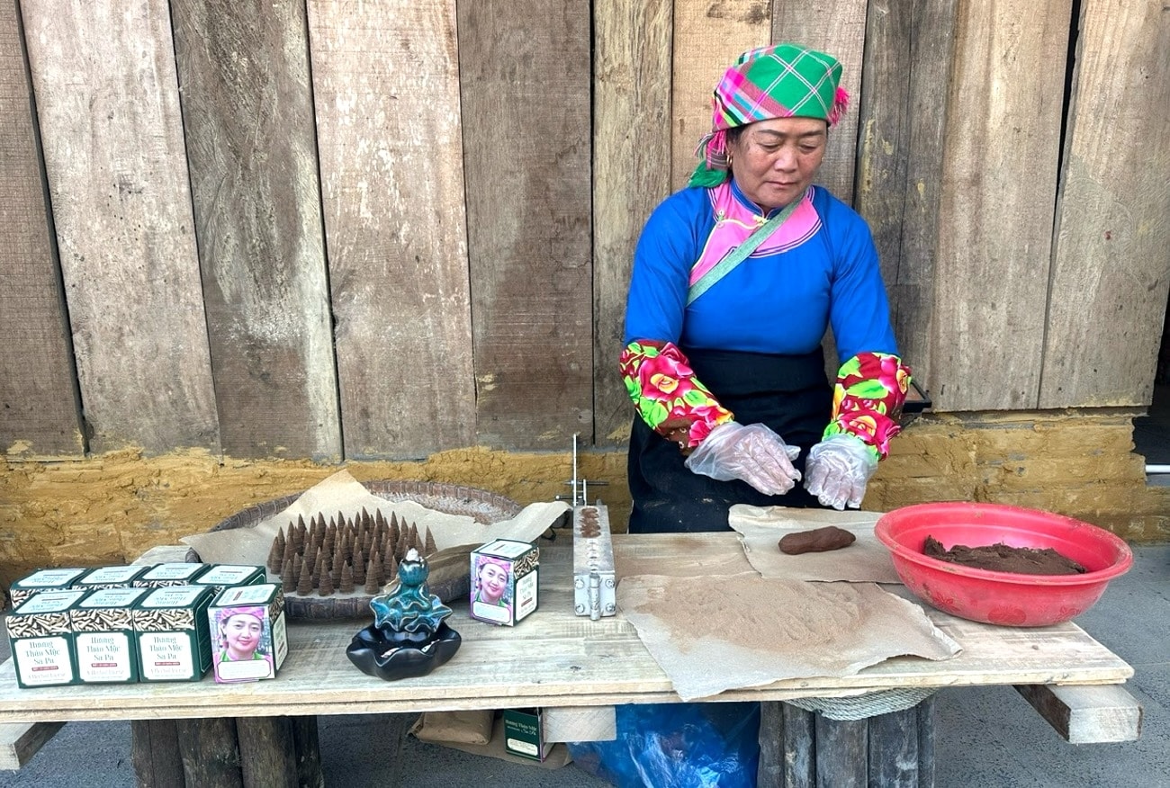 Nhiều nét đẹp trong văn hóa truyền thống của đồng bào các DTTS được giới thiệu tại sự kiện Sa Pa tinh hoa hội tụ (ảnh Trọng Bảo) Nhiều nét đẹp trong văn hóa truyền thống của đồng bào các DTTS được giới thiệu tại sự kiện Sa Pa tinh hoa hội tụ (ảnh Trọng Bảo)