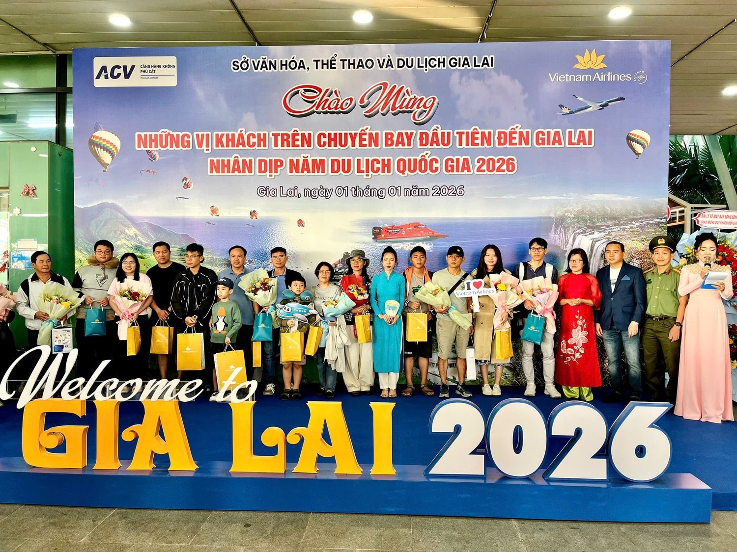 Sở Văn hoá, Thể thao và Du lịch tỉnh Gia Lai  tổ chức đón những vị khách đầu tiên đến 
