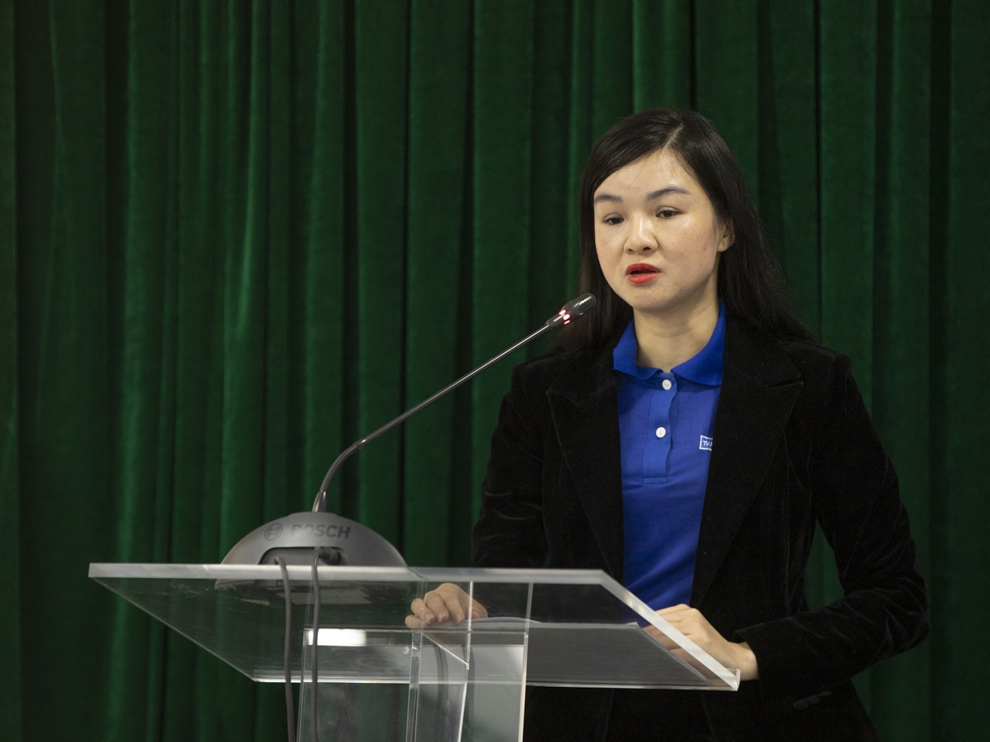 Đồng chí Phạm Thị Thanh Huyền, Bí thư Chi đoàn Báo VietNamNet trình bày tham luận tại Hội nghị