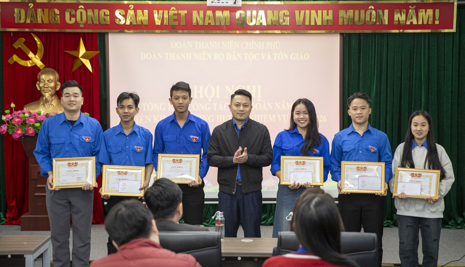 (Chùm ảnh PV)Tuổi trẻ Bộ Dân tộc và Tôn giáo: 