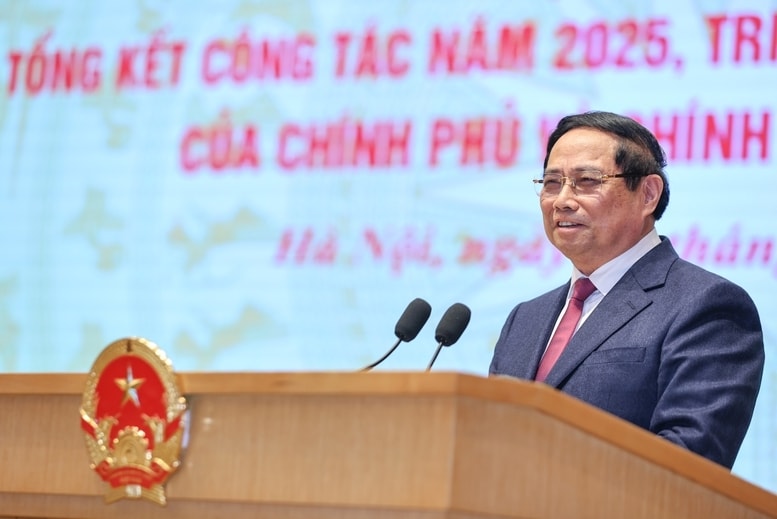 Thủ tướng Phạm Minh Chính phát biểu đáp từ chỉ đạo của Tổng Bí thư Tô Lâm và kết luận Hội nghị Chính phủ và các địa phương sáng 8/1 - Ảnh: VGP/Nhật Bắc