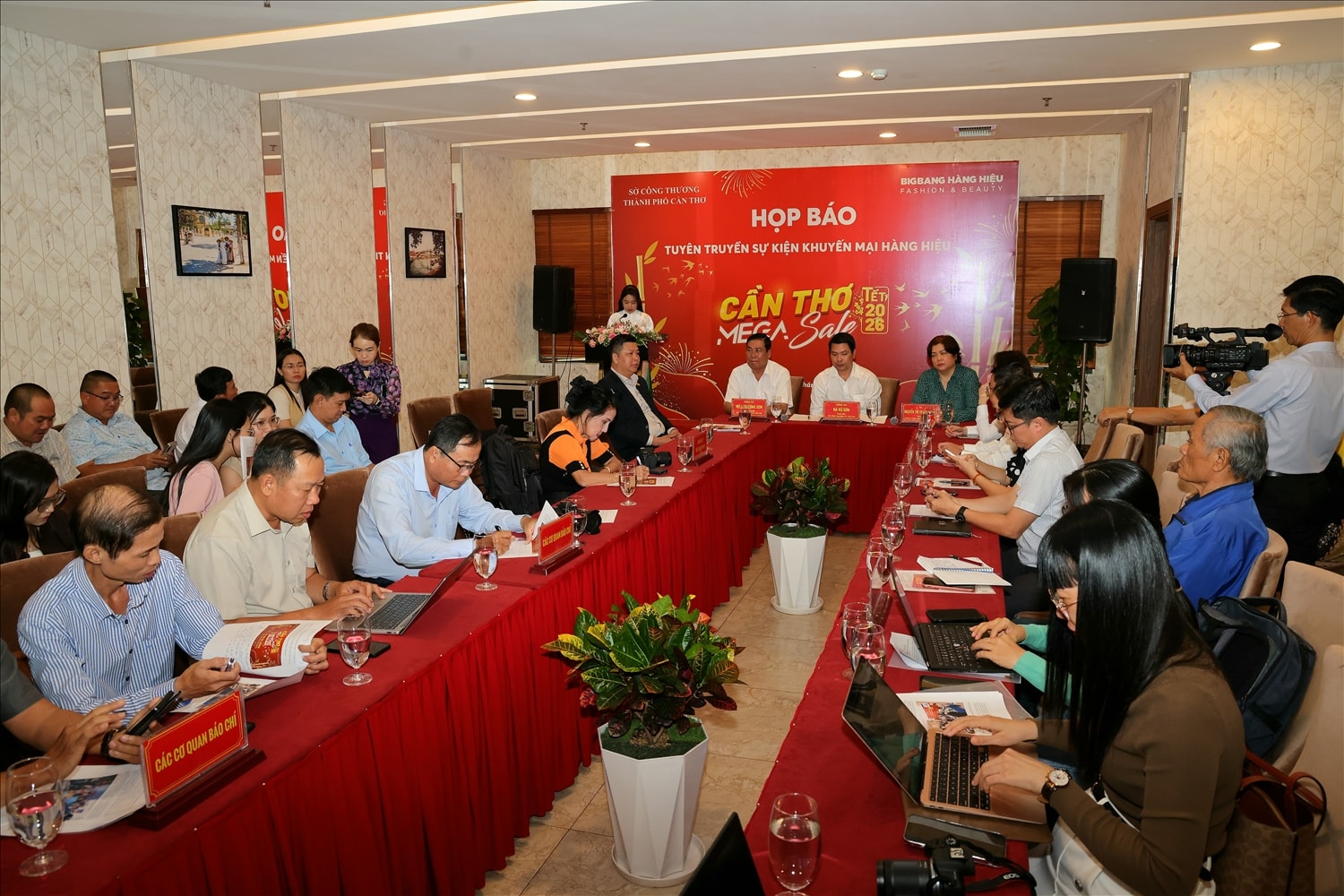 Quang cảnh buổi họp báo