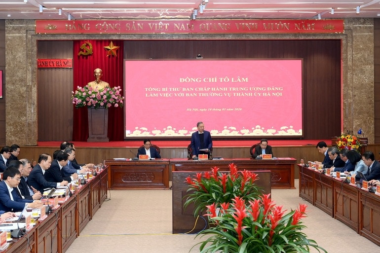 Tổng Bí thư Tô Lâm, Thủ tướng Chính phủ Phạm Minh Chính và Chủ tịch Quốc hội Trần Thanh Mẫn chủ trì buổi làm việc với Ban Thường vụ Thành ủy Hà Nội. (Ảnh: ĐĂNG KHOA)